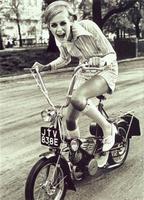   Twiggy